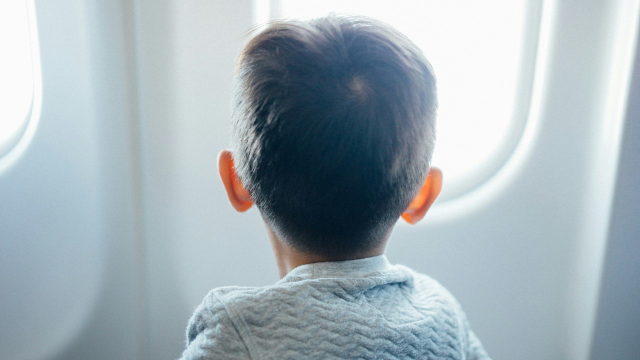 Occuper un enfant en avion